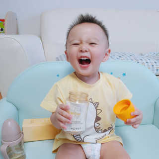 유비맘 PPSU 젖병 노꼭지_200ml_컬러 랜덤 발송 — 4점을 준 리뷰어가 2020년 8월 올린 사용 사진
