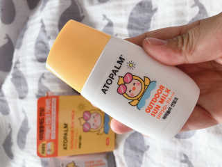 아토팜 야외놀이 선밀크 SPF50+ PA+++ — 5점을 준 리뷰어가 2020년 5월 올린 사용 사진