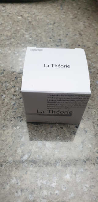La Theorie Hydrating Ingredients | 하이드레이팅 인그레이디언츠 — 5점을 준 리뷰어가 2020년 5월 올린 사용 사진