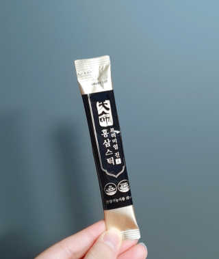 헬스업_천명진프리미엄홍삼스틱_10ml x 30포 — 5점을 준 리뷰어가 2020년 10월 올린 사용 사진