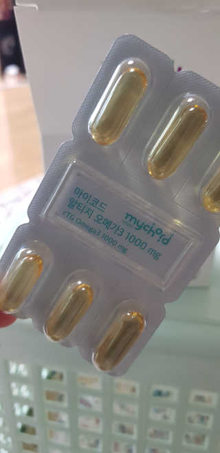 JW중외제약 마이코드 알티지 오메가3 1000 mg — 5점을 준 리뷰어가 2020년 8월 올린 사용 사진