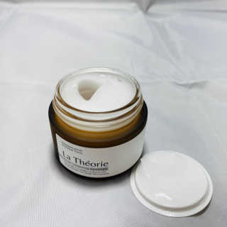 La Theorie Hydrating Ingredients | 하이드레이팅 인그레이디언츠 — 5점을 준 리뷰어가 2020년 4월 올린 사용 사진