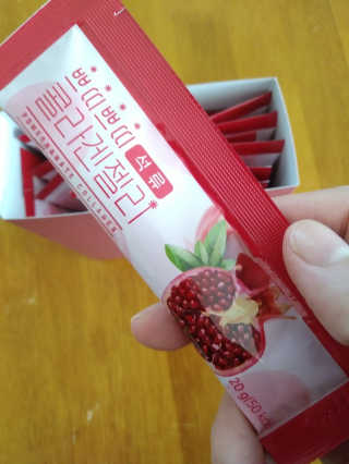 헬스업_쁘띠쁘띠석류콜라겐젤리_20g x 14포 — 5점을 준 리뷰어가 2020년 9월 올린 사용 사진