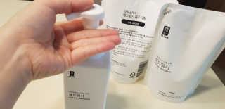 [생활공작소]핸드워시 용기 500ml 1개+리필 400ml 2개 — 5점을 준 리뷰어가 2020년 8월 올린 사용 사진