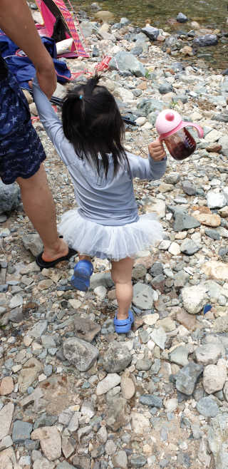 유비맘 트라이탄 코니빨대컵_컬러 랜덤 발송 — 5점을 준 리뷰어가 2020년 8월 올린 사용 사진