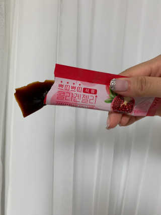 헬스업_쁘띠쁘띠석류콜라겐젤리_20g x 14포 — 3.5점을 준 리뷰어가 2020년 8월 올린 사용 사진