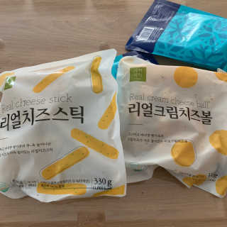 가치식탁 리얼치즈스틱, 리얼크림치즈볼 — 5점을 준 리뷰어가 2020년 8월 올린 사용 사진