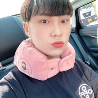 코오 바게트 필로우 메모리폼 목베개 — 4.5점을 준 리뷰어가 2020년 5월 올린 사용 사진
