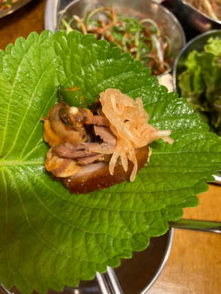 [동네맛집족발] 4개 족발 중 택1 — 5점을 준 리뷰어가 2020년 8월 올린 사용 사진