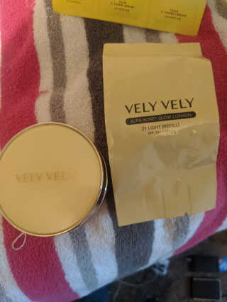 VELY VELY 아우라 허니 글로우 쿠션 — 5점을 준 리뷰어가 2020년 4월 올린 사용 사진