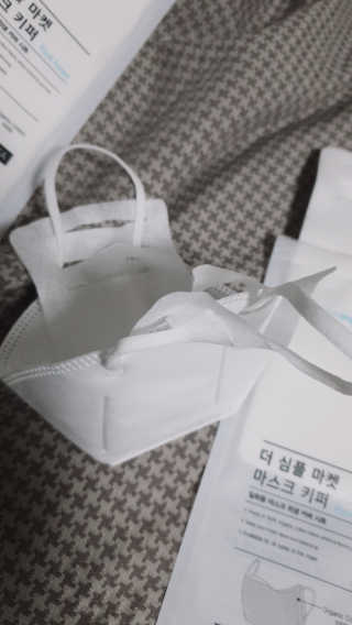 [더심플마켓] 마스크키퍼 — 3점을 준 리뷰어가 2020년 4월 올린 사용 사진