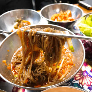 [동네맛집족발] 4개 족발 중 택1 — 5점을 준 리뷰어가 2020년 5월 올린 사용 사진