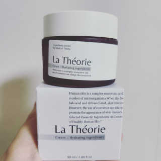 La Theorie Hydrating Ingredients | 하이드레이팅 인그레이디언츠 — 5점을 준 리뷰어가 2020년 5월 올린 사용 사진
