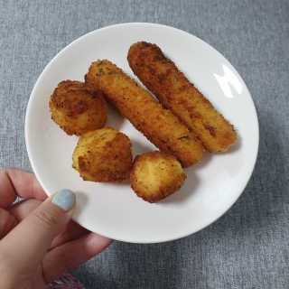 가치식탁 리얼치즈스틱, 리얼크림치즈볼 — 5점을 준 리뷰어가 2020년 11월 올린 사용 사진