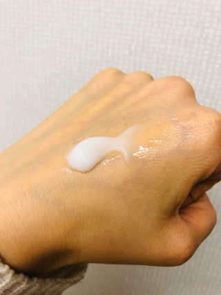 La Theorie Hydrating Ingredients | 하이드레이팅 인그레이디언츠 — 4점을 준 리뷰어가 2020년 4월 올린 사용 사진