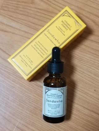 [스킨큐어] 산다화 비타민C 화이트닝 에센스 30ml — 4점을 준 리뷰어가 2020년 4월 올린 사용 사진