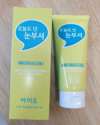IO 아이오 오늘도 넌 눈부셔 - 데일리 스크럽 클렌징폼 — 5점을 준 리뷰어가 2020년 12월 올린 사용 사진