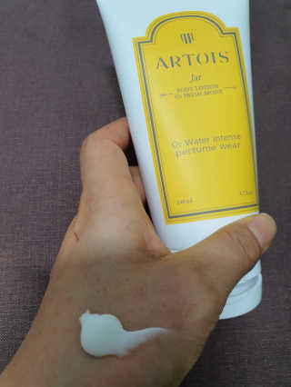 아르투아 ARTOIS 꽃밭에 누운듯 은은한 꽃향기, 아르투아 자르 바디로션 — 5점을 준 리뷰어가 2020년 7월 올린 사용 사진
