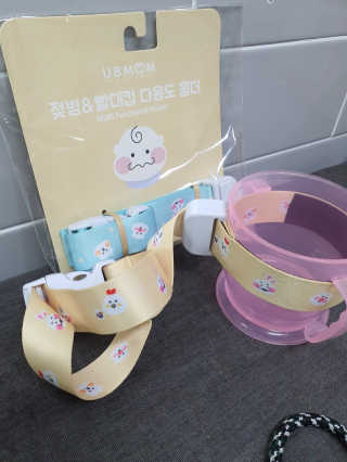 유비맘 젖병 빨대컵 다용도 홀더 1+1 _ 컬러 랜덤 발송 — 5점을 준 리뷰어가 2020년 8월 올린 사용 사진