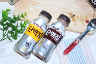 닥터유드링크 단백질 초코맛 and 바나나맛 — 5점을 준 리뷰어가 2020년 8월 올린 사용 사진