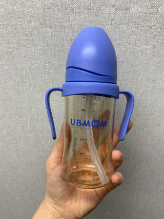 유비맘 샘방지 PPSU 빨대컵_컬러 랜덤 발송 — 5점을 준 리뷰어가 2020년 4월 올린 사용 사진
