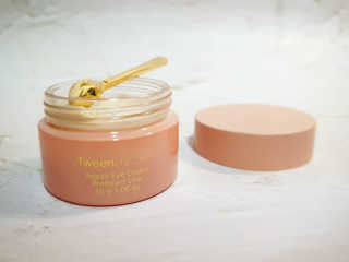 Tween.Ty Skin 트웬티스킨 리페어 아이크림 프리미엄 라인 — 5점을 준 리뷰어가 2020년 10월 올린 사용 사진