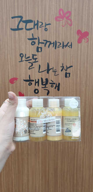 제이팜시트러스 헤어N바디 여행용 미니어처 50mlx4 — 5점을 준 리뷰어가 2020년 5월 올린 사용 사진