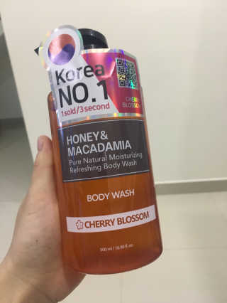 KUNDAL 쿤달 퓨어 네츄럴 모이스처라이징 바디워시 — 5점을 준 리뷰어가 2020년 9월 올린 사용 사진
