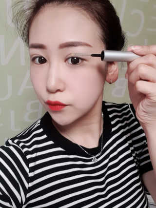 닥터존스킨 눈썹자라 — 4점을 준 리뷰어가 2020년 8월 올린 사용 사진