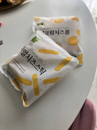 가치식탁 리얼치즈스틱, 리얼크림치즈볼 — 4점을 준 리뷰어가 2020년 10월 올린 사용 사진