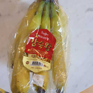 [스미후루] 감숙왕 바나나 1팩 1.3kg + 담요 + 스티커 — 5점을 준 리뷰어가 2020년 10월 올린 사용 사진