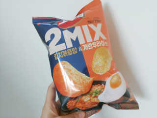 포카칩 2MIX 김치볶음밥 and 계란후라이맛 — 2점을 준 리뷰어가 2020년 7월 올린 사용 사진