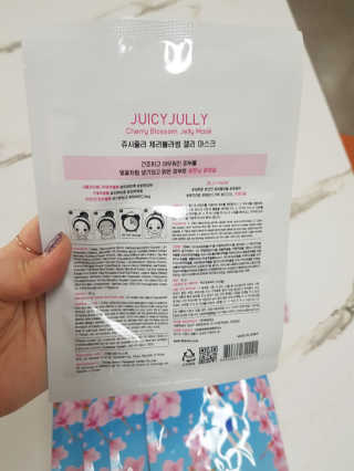 쥬시줄리 체리블라썸 젤리겔 마스크 — 5점을 준 리뷰어가 2020년 4월 올린 사용 사진
