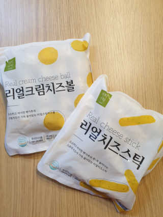 가치식탁 리얼치즈스틱, 리얼크림치즈볼 — 5점을 준 리뷰어가 2020년 4월 올린 사용 사진
