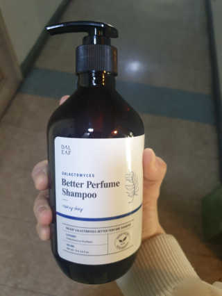 달리프 베러 퍼퓸 샴푸 1000ml 레이니데이 or 일랑로즈 — 5점을 준 리뷰어가 2020년 4월 올린 사용 사진