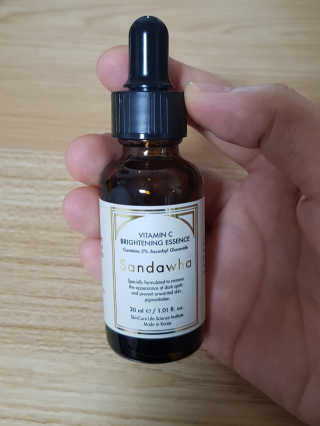 [스킨큐어] 산다화 비타민C 화이트닝 에센스 30ml — 4점을 준 리뷰어가 2020년 4월 올린 사용 사진