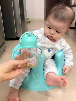 유비맘 트라이탄 코니빨대컵_컬러 랜덤 발송 — 4.5점을 준 리뷰어가 2020년 10월 올린 사용 사진