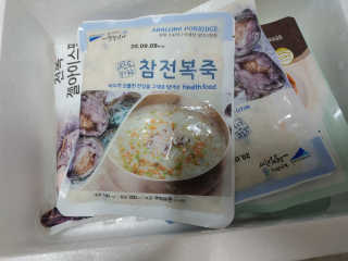 바다는다웰빙이다 완도사랑 전복죽 250g - 2팩 + 전복장조림 2팩 — 5점을 준 리뷰어가 2020년 8월 올린 사용 사진