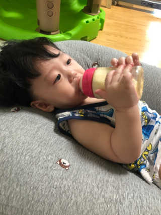 유비맘 PPSU 젖병 노꼭지_200ml_컬러 랜덤 발송 — 5점을 준 리뷰어가 2020년 7월 올린 사용 사진