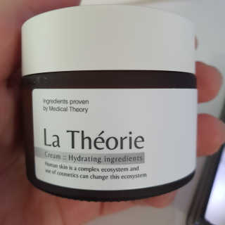 La Theorie Hydrating Ingredients | 하이드레이팅 인그레이디언츠 — 5점을 준 리뷰어가 2020년 5월 올린 사용 사진
