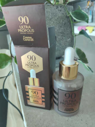 자민경 크레마카라콜 울트라 90 프로폴리스 앰플 — 5점을 준 리뷰어가 2020년 12월 올린 사용 사진