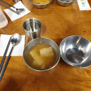 [동네맛집족발] 4개 족발 중 택1 — 5점을 준 리뷰어가 2020년 5월 올린 사용 사진