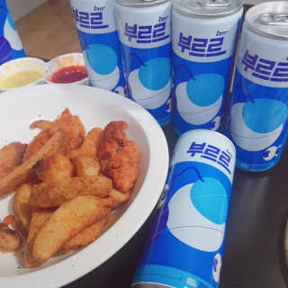 [칼로리 걱정 NO 제로칼로리 탄산음료]  부담없이 즐기는 부르르Brrr~~ 제로 사이다 — 5점을 준 리뷰어가 2020년 12월 올린 사용 사진