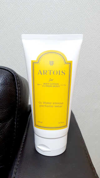 아르투아 ARTOIS 꽃밭에 누운듯 은은한 꽃향기, 아르투아 자르 바디로션 — 4점을 준 리뷰어가 2020년 6월 올린 사용 사진