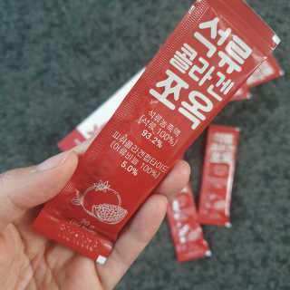 조은약초 석류콜라겐 석류즙 석류쪼옥 젤리 스틱 15포 x 20g — 5점을 준 리뷰어가 2020년 8월 올린 사용 사진