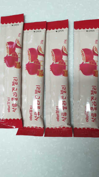 365더건강 에버뷰티 석류콜라겐 젤리 — 5점을 준 리뷰어가 2020년 8월 올린 사용 사진