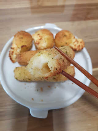 가치식탁 리얼치즈스틱, 리얼크림치즈볼 — 5점을 준 리뷰어가 2020년 10월 올린 사용 사진