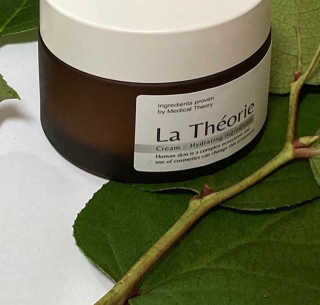 La Theorie Hydrating Ingredients | 하이드레이팅 인그레이디언츠 — 5점을 준 리뷰어가 2020년 5월 올린 사용 사진