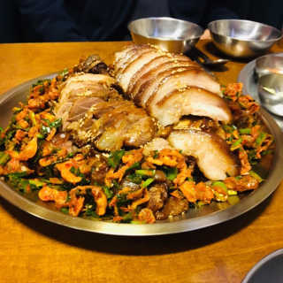 [동네맛집족발] 4개 족발 중 택1 — 5점을 준 리뷰어가 2020년 5월 올린 사용 사진