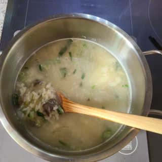 올가홀푸드 건강하고 든든하게, 진한 곰탕국밥과 거금도 미역국밥 — 2점을 준 리뷰어가 2020년 6월 올린 사용 사진
